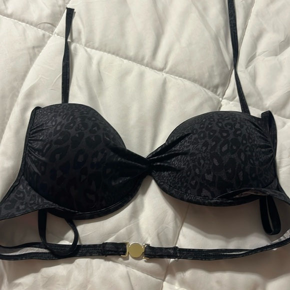 Victoria’s Secret - Picture 1 of 3